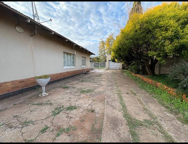 3 BEDROOM HOUSE FOR SALE IN THREE RIVERS